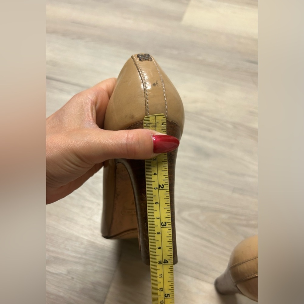 Coach Pumps Tan Patent Leather Classic Slip On Women Sz 9.5B Office Work Heels - Picture 12 of 12